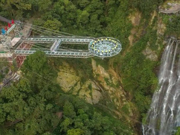 Private Day Tour to Gulong Canyon Glass Bridge from Guangzhou
